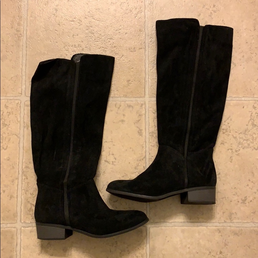 Black knee boot size 8
